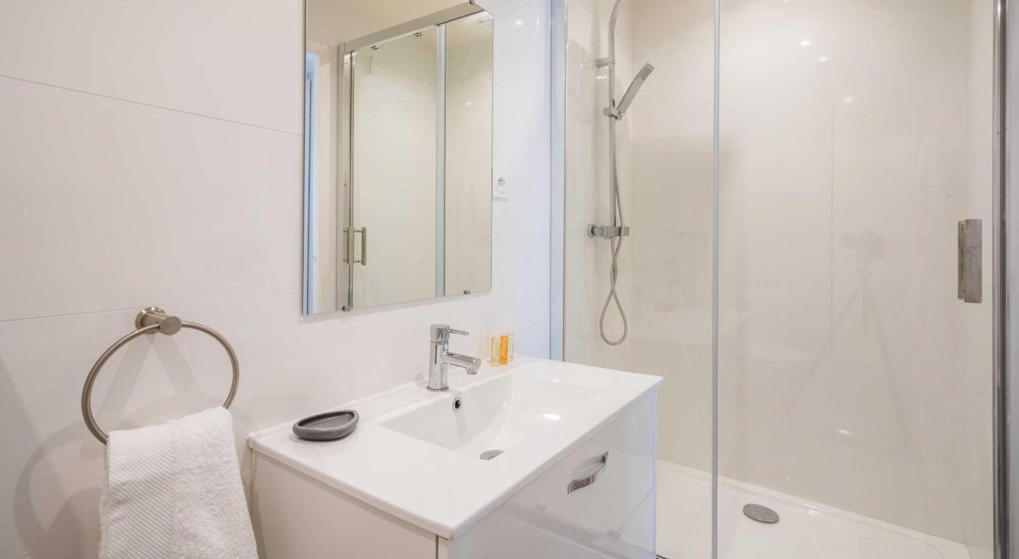 Appartement Cosy 3bdr-6p - Parc Des Buttes-chaumont Parijs